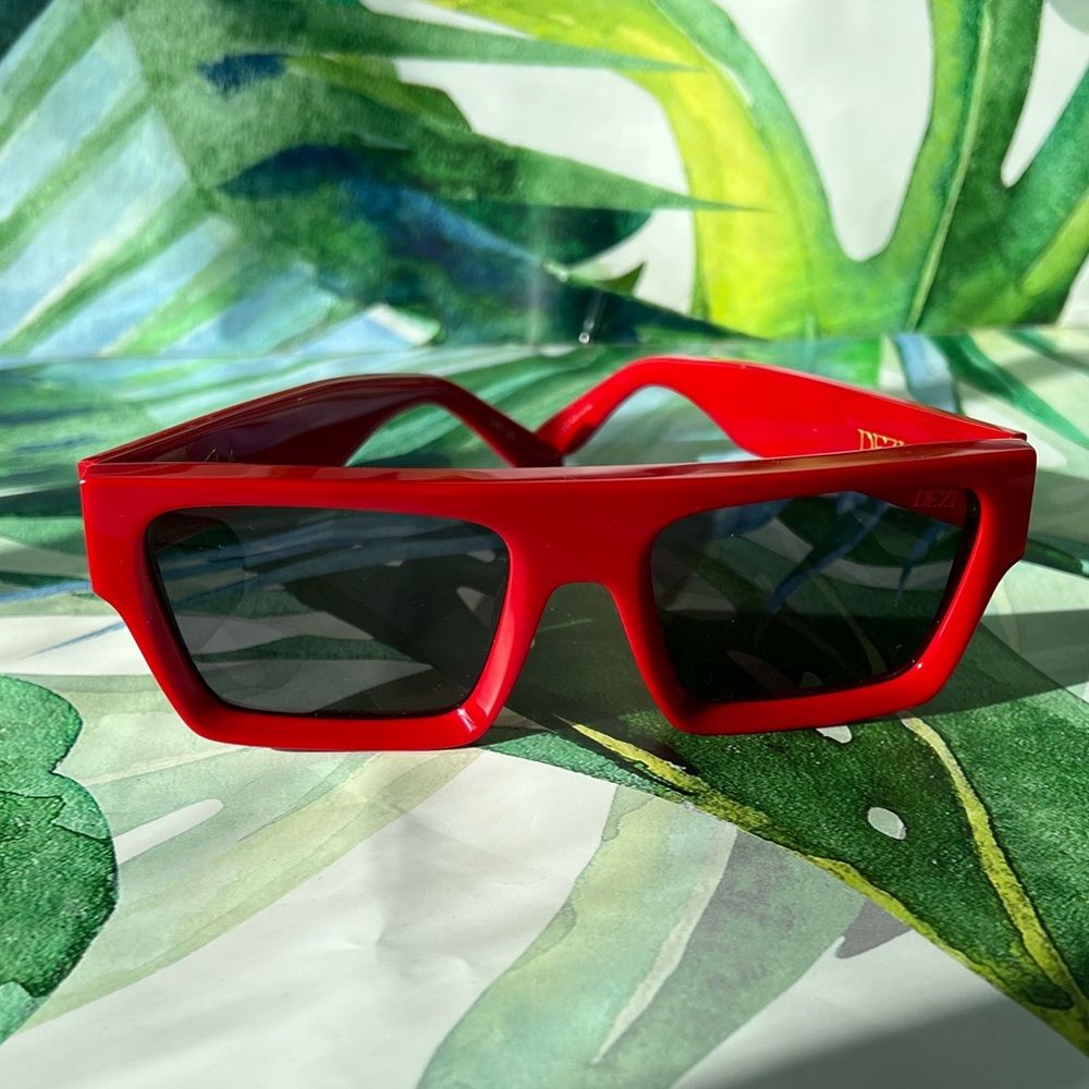 Dezi Sunglasses in Slick style color Cherry